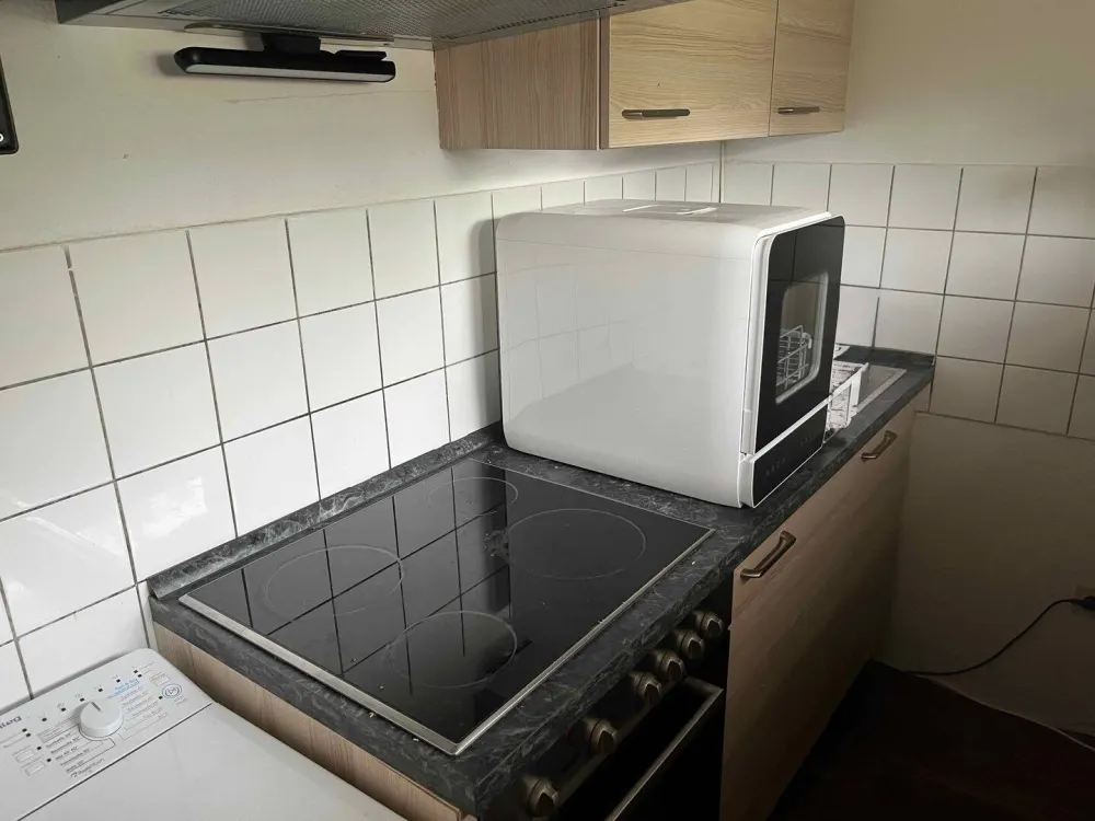 1 ZW mit separater Küche, Einbauküche, Balkon, 1. OG mit Aufzug - Stellplatz/kleine Garage im Innenhof optional möglich