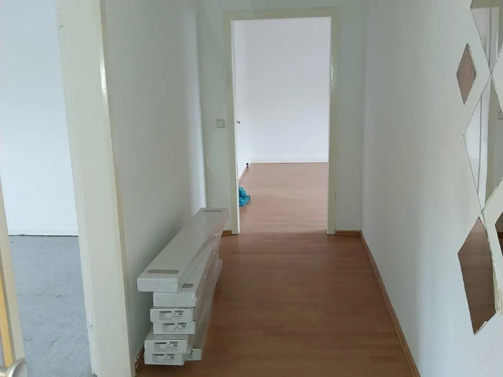 نوينكيرشن، أوبيرر ماركت: شقة جميلة، مشرقة، جاهزة للسكن مكونة من 3 غرف مع مطبخ وحمام (حوالي 75 متر مربع)