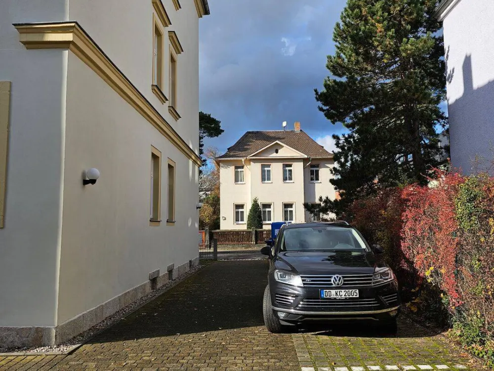 gepflegte,geräumige und voll möblierte -WG geeignete- 2 Raum Wohnung in bester Lage Dresden-Blasewitz