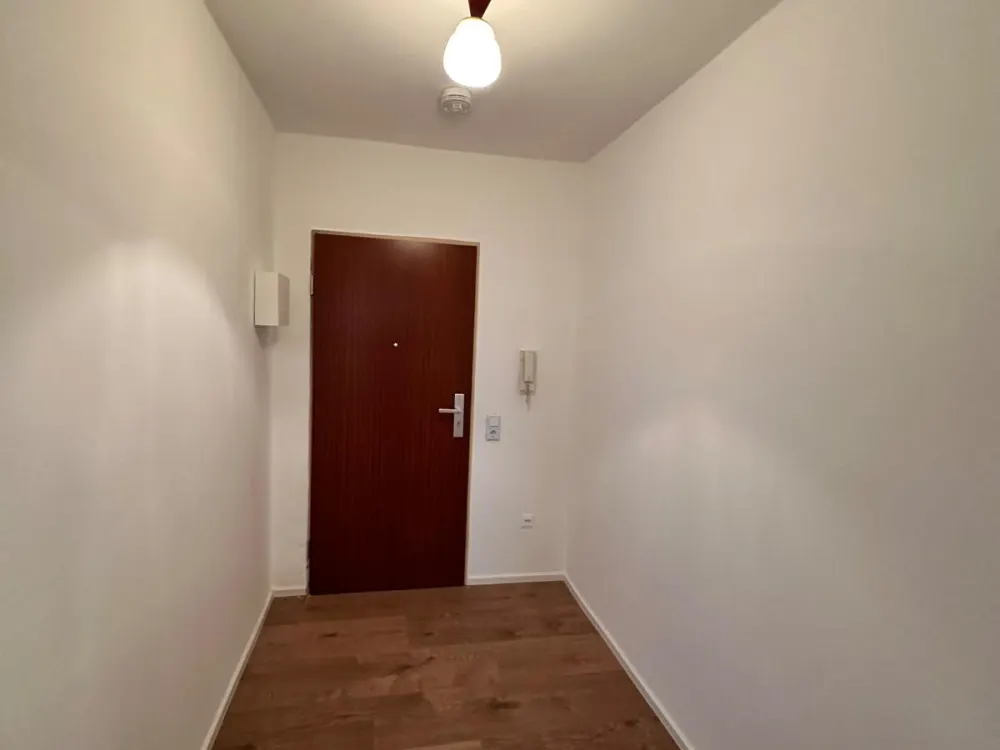 1ZKB | 41m² | renoviert | Balkon | EBK | Stellplatz | Hattersheim