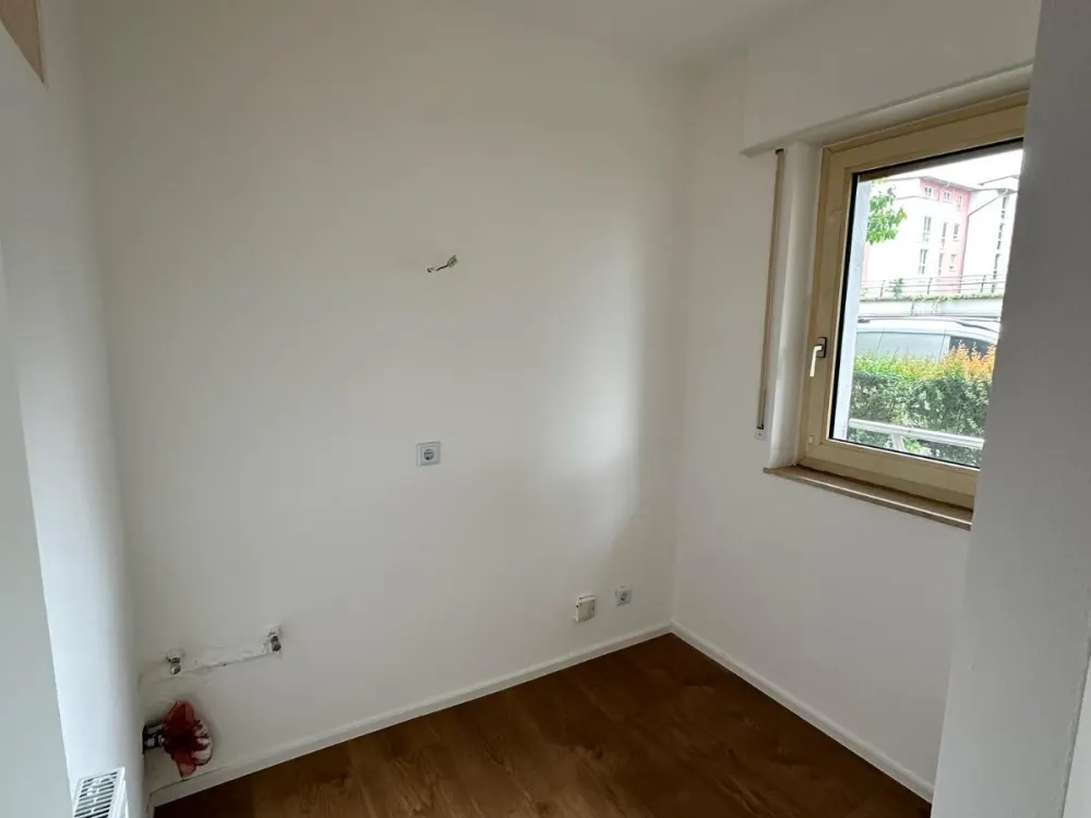 1ZKB | 41m² | renoviert | Balkon | EBK | Stellplatz | Hattersheim