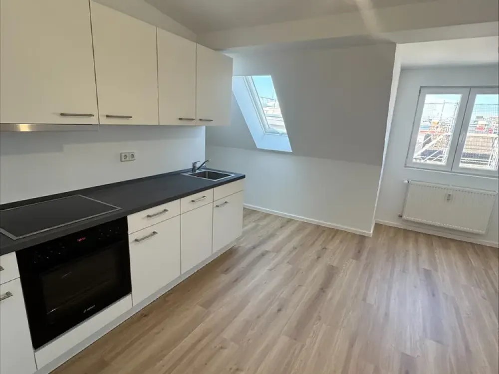 Exklusive Dachgeschosswohnung mit Dachterrasse, Erstbezug nach Sanierung