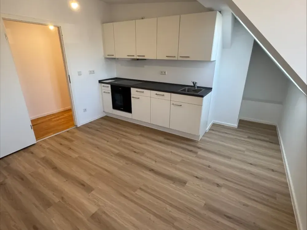Exklusive Dachgeschosswohnung mit Dachterrasse, Erstbezug nach Sanierung