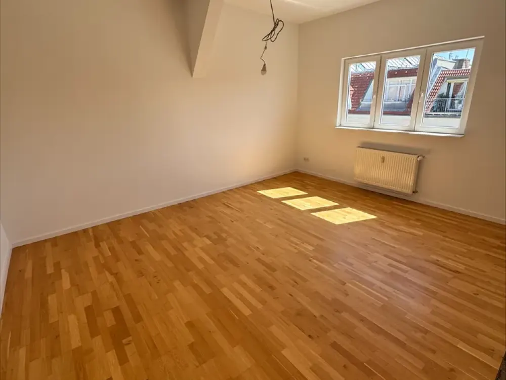 Exklusive Dachgeschosswohnung mit Dachterrasse, Erstbezug nach Sanierung