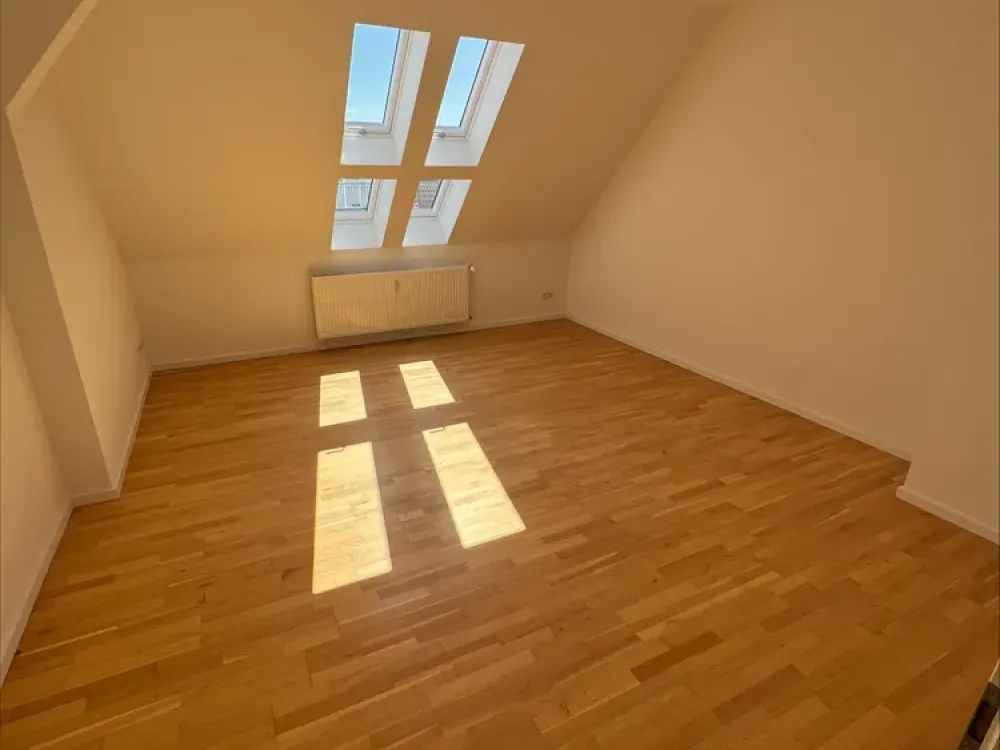 Exklusive Dachgeschosswohnung mit Dachterrasse, Erstbezug nach Sanierung