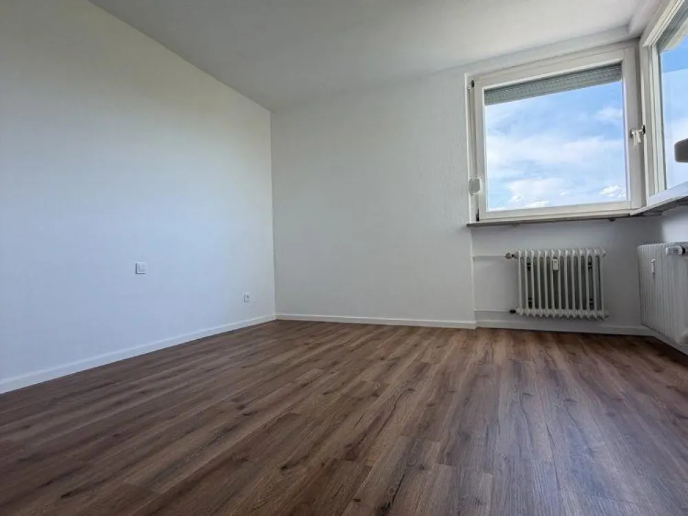 Frisch renovierte 2-Zimmer-Wohnung mit TG, Keller und Balkon