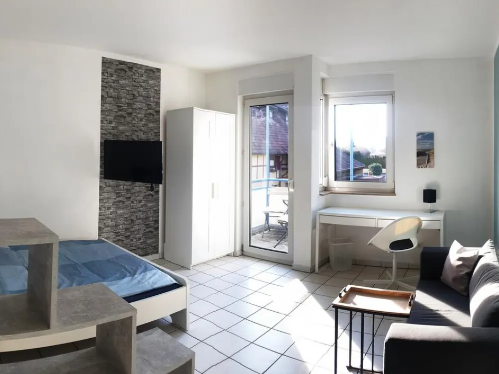 Hochwertiges Apartment vollmöbliert mit großem Balkon ab Oktober 26 frei