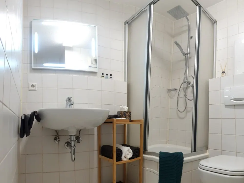 Hochwertiges Apartment vollmöbliert mit großem Balkon ab Oktober 26 frei