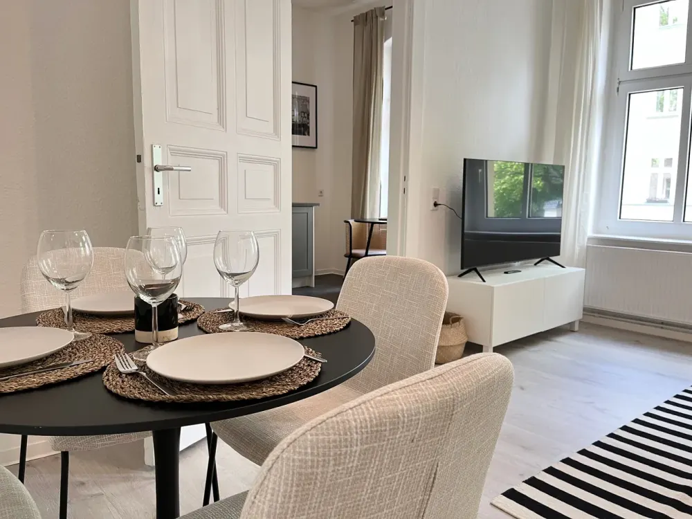 Stylish 2-Room Furnished Apartment in Vibrant Friedrichshain - Deposit Free