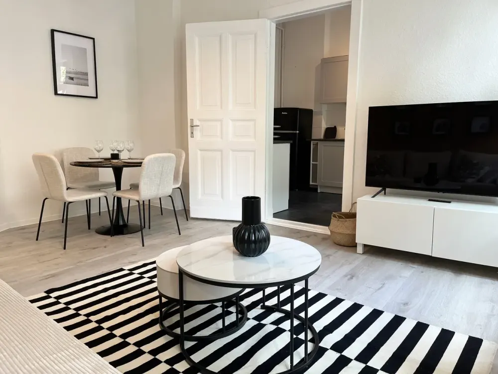 Stylish 2-Room Furnished Apartment in Vibrant Friedrichshain - Deposit Free