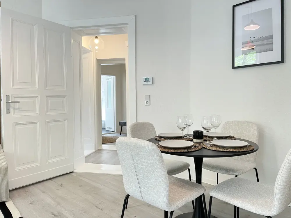 Stylish 2-Room Furnished Apartment in Vibrant Friedrichshain - Deposit Free