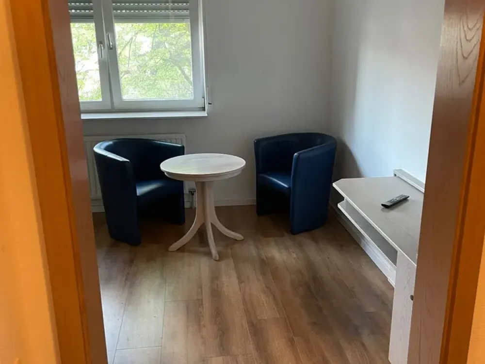 helles, möbliertes WG Zimmer in Kelsterbach - NAH AM FLUGHAFEN [511]