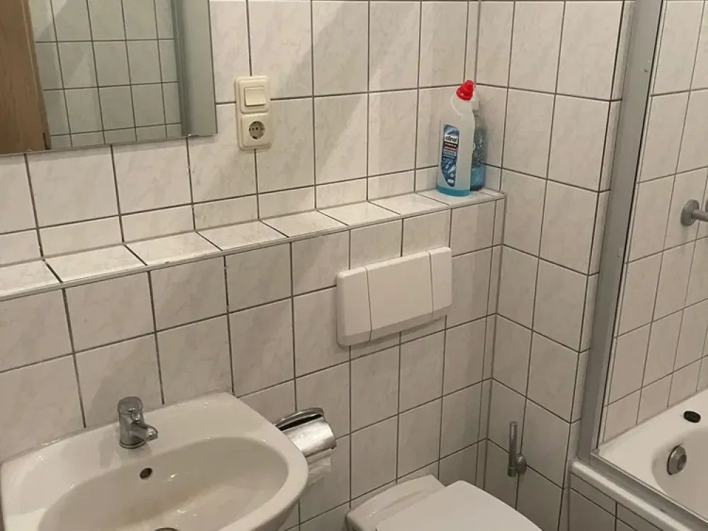 helles, möbliertes WG Zimmer in Kelsterbach - NAH AM FLUGHAFEN [511]