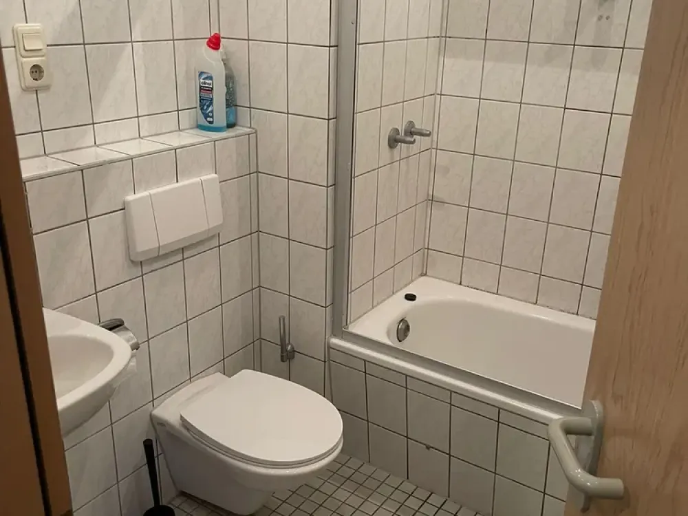helles, möbliertes WG Zimmer in Kelsterbach - NAH AM FLUGHAFEN [511]