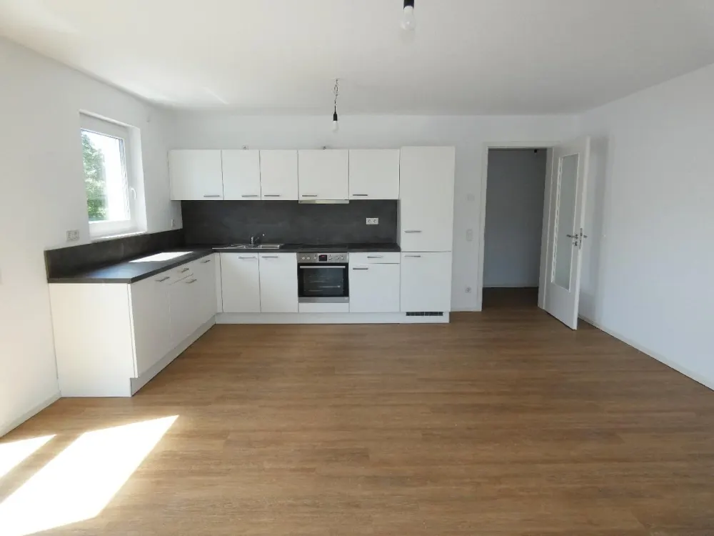 Geräumige 3-Zimmer-Erdgeschoss-Wohnung mit Einbauküche und Garten