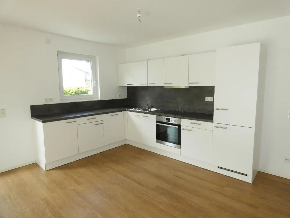 Geräumige 3-Zimmer-Erdgeschoss-Wohnung mit Einbauküche und Garten