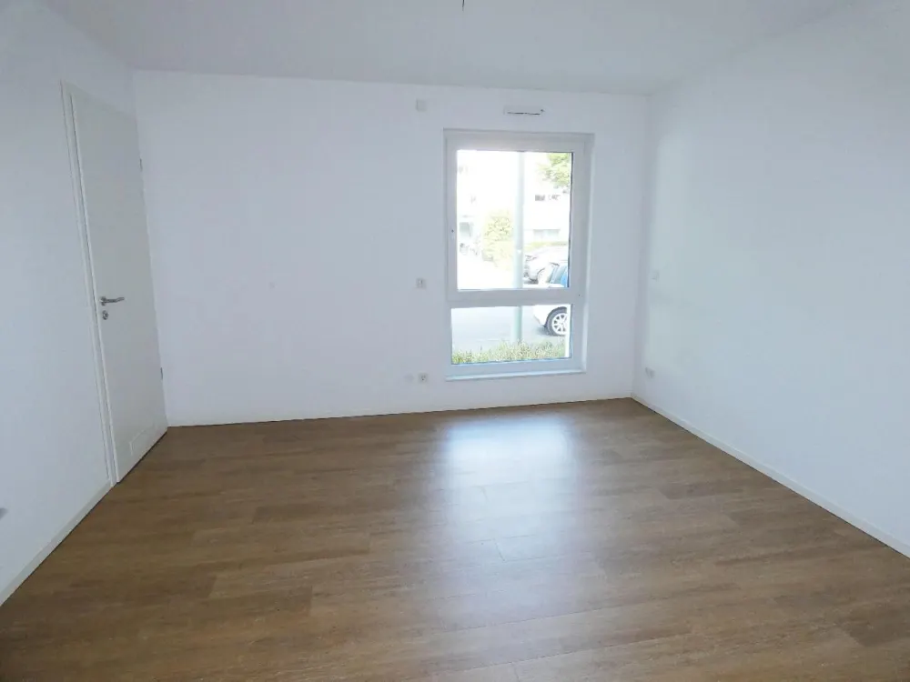 Geräumige 3-Zimmer-Erdgeschoss-Wohnung mit Einbauküche und Garten