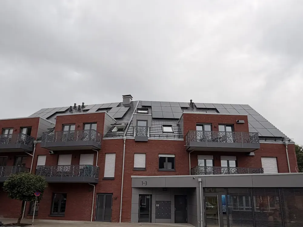 Comfort Living in a New Building with Elevator, Underground Parking and Cooling
