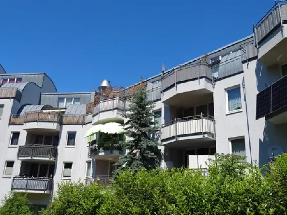 frisch sanierte 2-Zimmer-Wohnung mit Balkon in ruhiger Lage