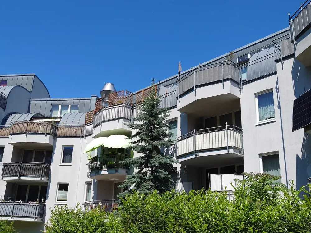 frisch sanierte 2-Zimmer-Wohnung mit Balkon in ruhiger Lage