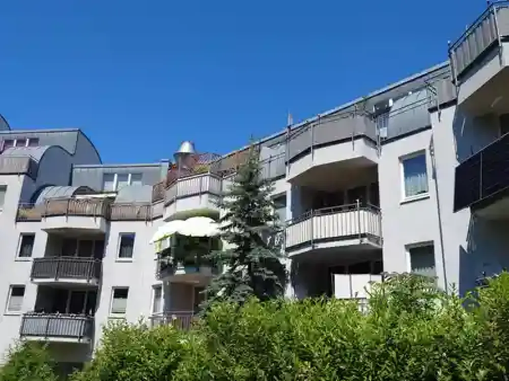 frisch sanierte 2-Zimmer-Wohnung mit Balkon in ruhiger Lage