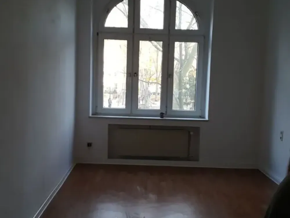 attraktive, helle Platzlage mit Grünblick