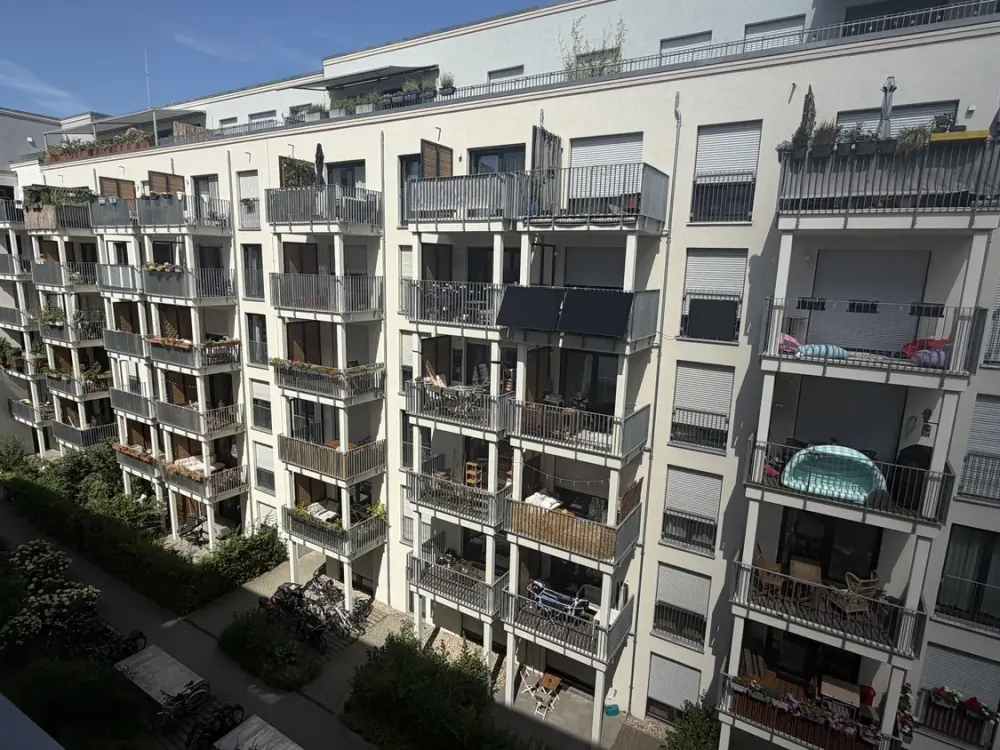Teilmöblierte Zwei-Zimmer-Wohnung in Berlin-Mitte zu vermieten.