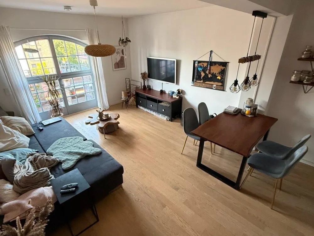 Helle & moderne Wohnung (zur Zwischenmiete oder auch langfristig)