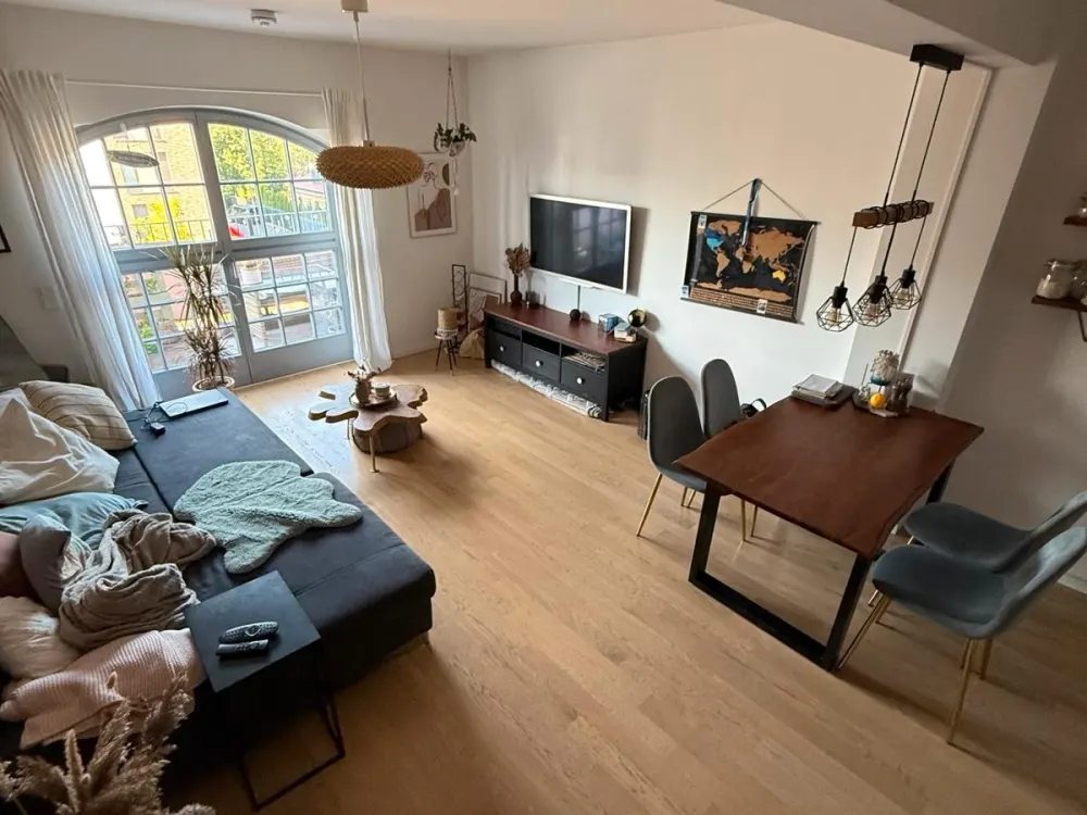 Helle & moderne Wohnung (zur Zwischenmiete oder auch langfristig)