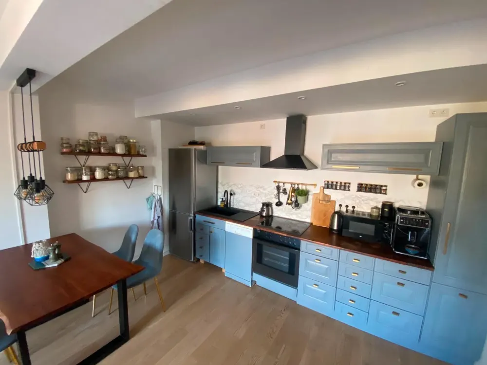 Helle & moderne Wohnung (zur Zwischenmiete oder auch langfristig)