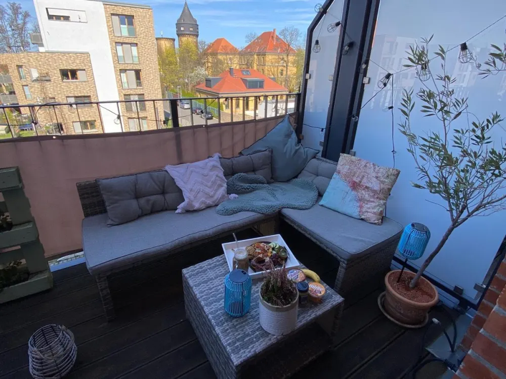 Helle & moderne Wohnung (zur Zwischenmiete oder auch langfristig)