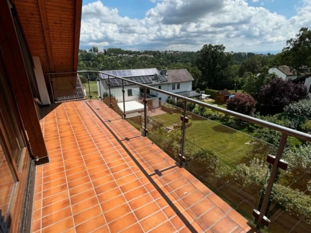 Schöne 2-Zimmer-Wohnung mit Balkon & Weitblick ab dem 04.10.2026