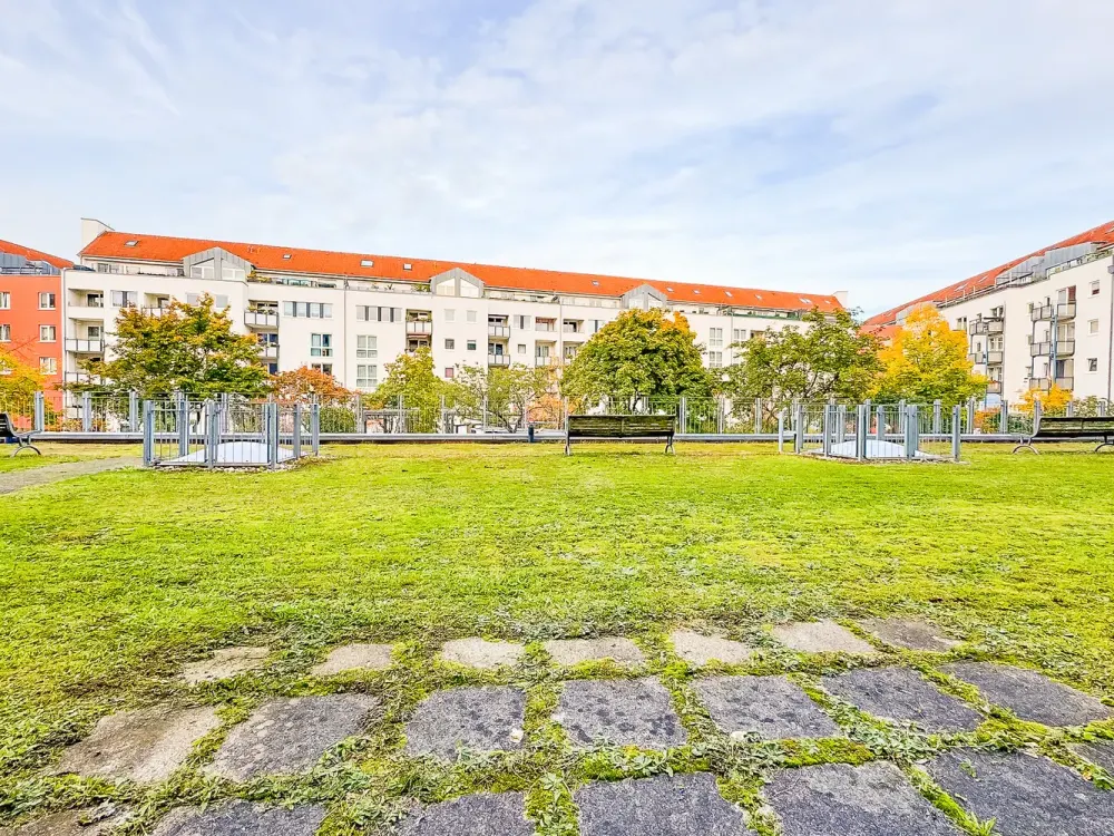 Teilsanierte 3-Raum-Wohnung * Balkon * Bad mit Wanne + WM-Anschluss * TG-Stellplatz * Aufzug * TOP