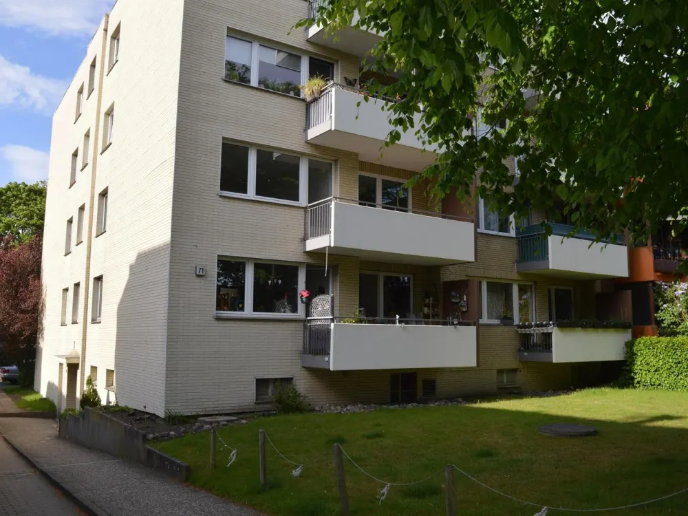 2,5 Zimmer, gut belichtet mit Balkon