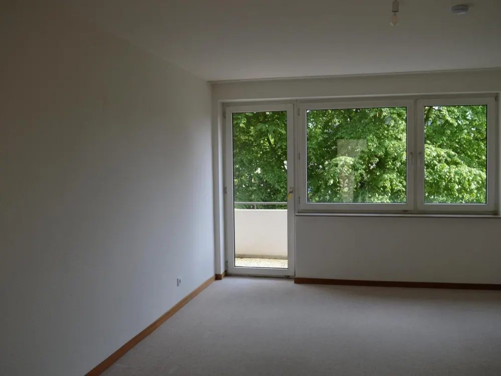 2,5 Zimmer, gut belichtet mit Balkon