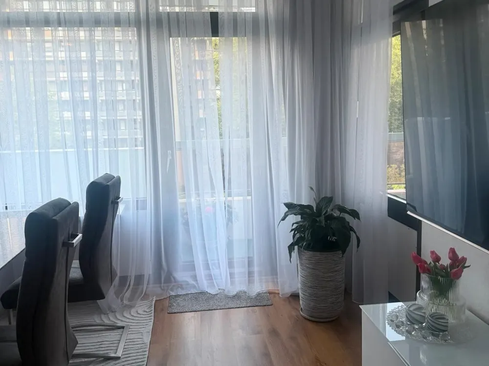 Tauch Wohnung drei Zimmer gegen zwei, bitte Lessen TAUCH