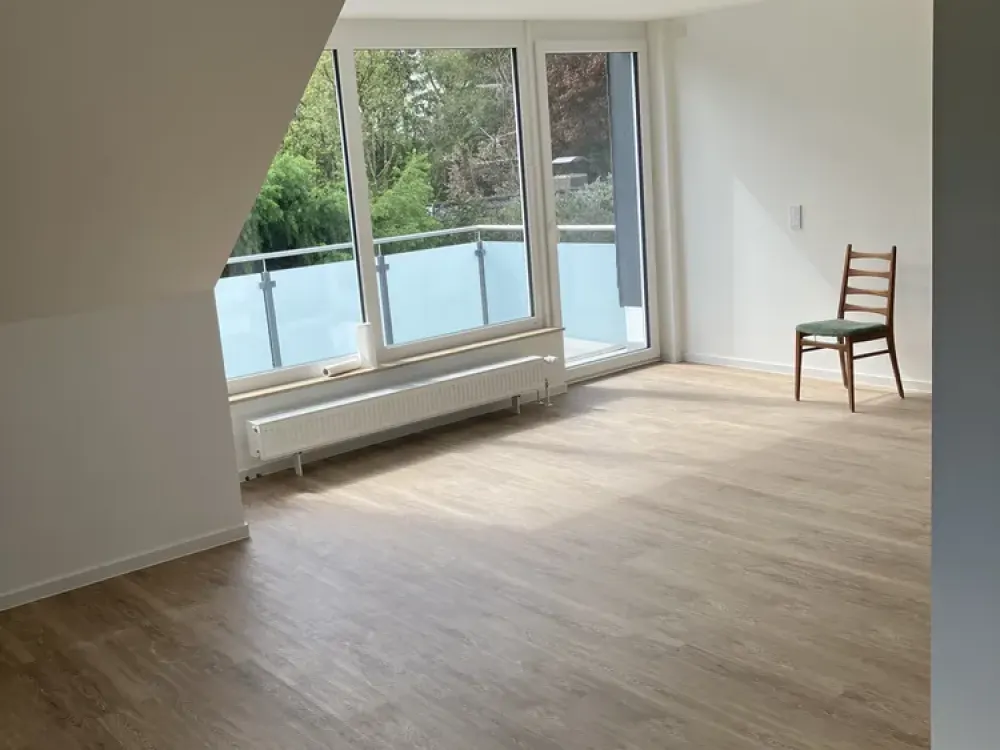 NEU Sanierte 1,5-Zimmer-Wohnung mit großer Terrasse in Schwalbach am Taunus