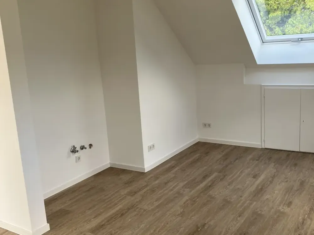 NEU Sanierte 1,5-Zimmer-Wohnung mit großer Terrasse in Schwalbach am Taunus