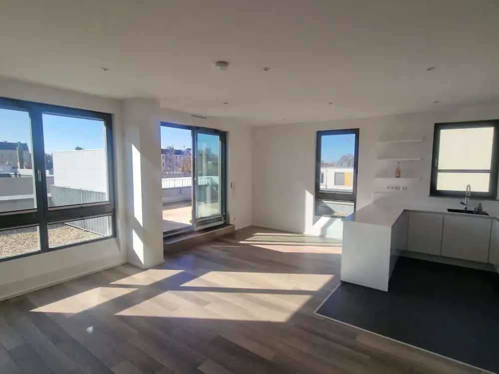 WG geeignet- Sonnenterrasse ca. 35 m²- grün - hell