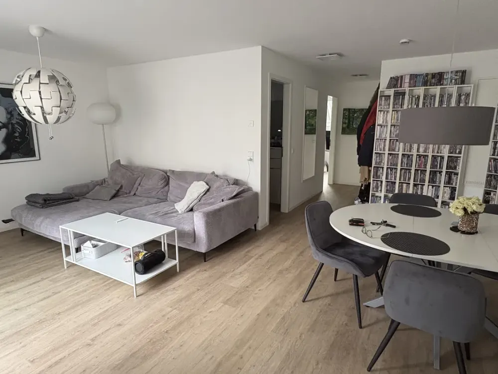 Nearly New 3-Room Apartment with Large Sunny Balcony in Köln-Poll