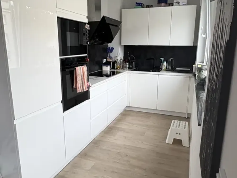 Nearly New 3-Room Apartment with Large Sunny Balcony in Köln-Poll