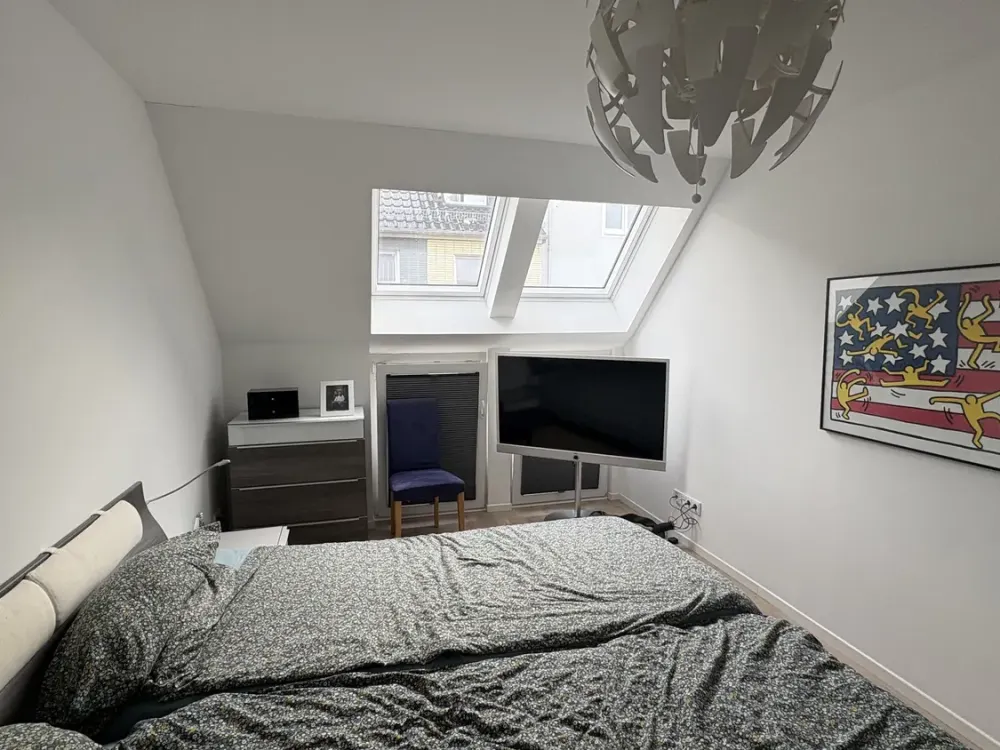 Nearly New 3-Room Apartment with Large Sunny Balcony in Köln-Poll