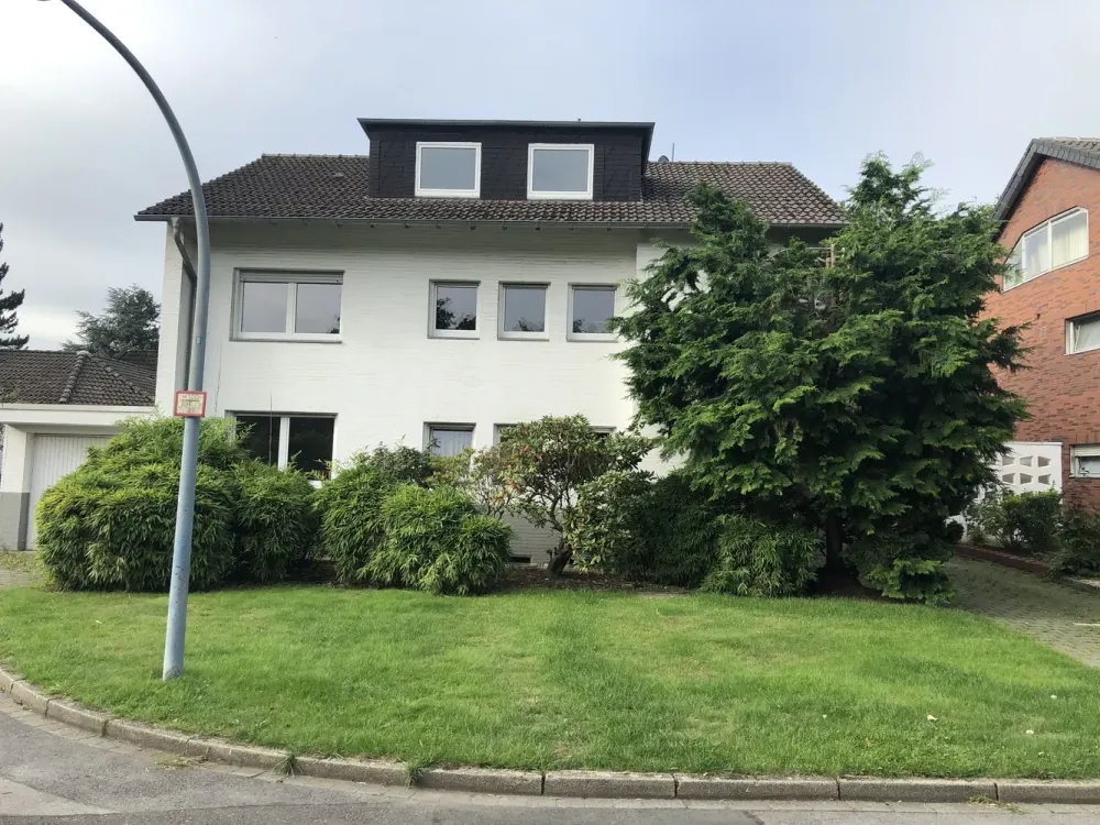 Bestwohnlage ! Große Maisonette-Mietwohnung im 1+2 OG. ca. 144 Wfl., große Terrasse u. Großgarage.