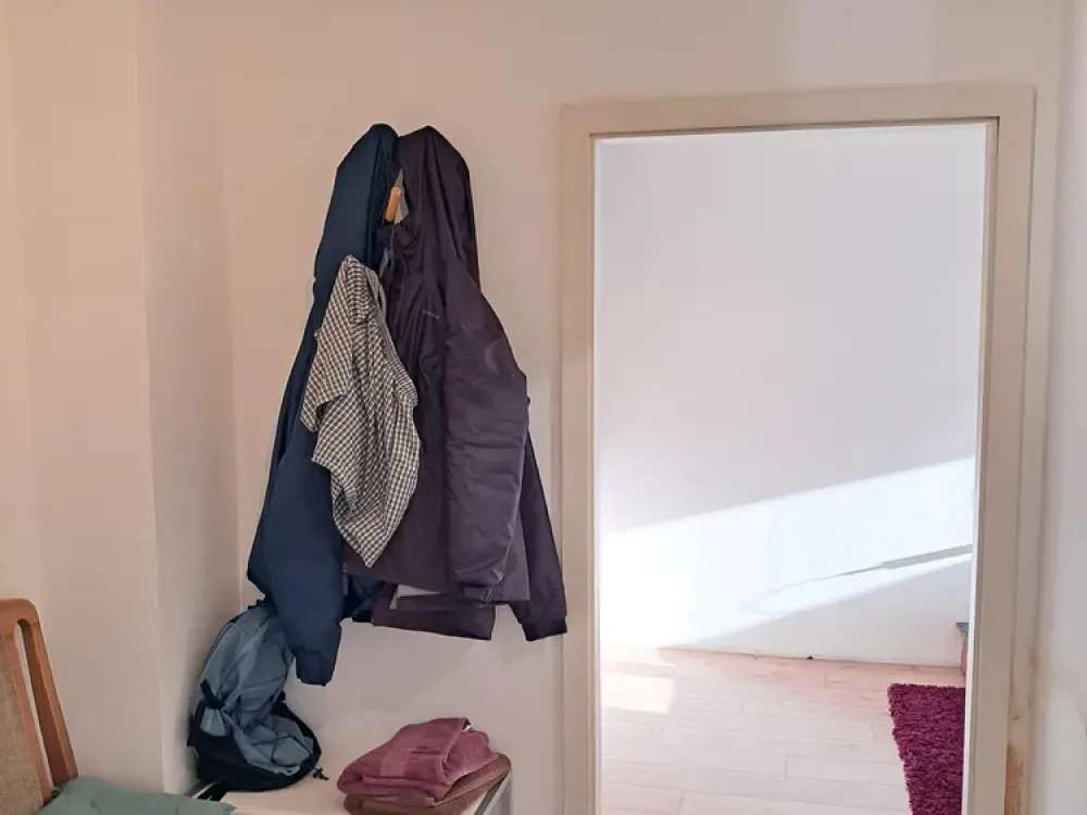 شقة جاهزة للسكن مع مطبخ مجهز وأثاث