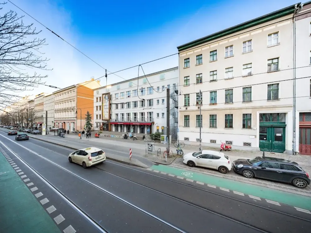 Wohnung im Prenzlauer Kiez zum selber Gestalten ab sofort!
