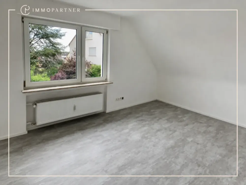 Kühle 3-Zimmer-Dachgeschosswohnung mit Balkon zur Sonnenuntergangseite