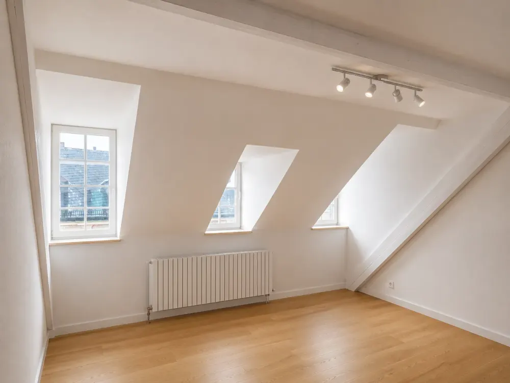 ERSTBEZUG NACH RENOVIERUNG - 4-Zimmer Wohnung im Stadtzentrum (WG geeignet)