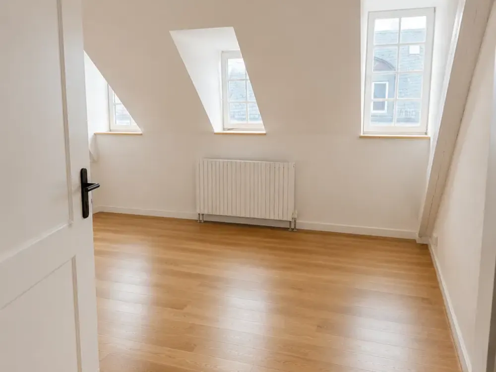 ERSTBEZUG NACH RENOVIERUNG - 4-Zimmer Wohnung im Stadtzentrum (WG geeignet)