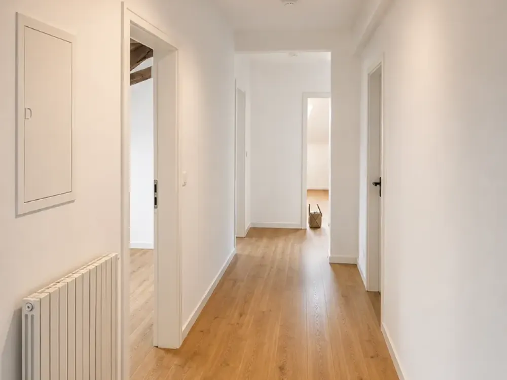 ERSTBEZUG NACH RENOVIERUNG - 4-Zimmer Wohnung im Stadtzentrum (WG geeignet)