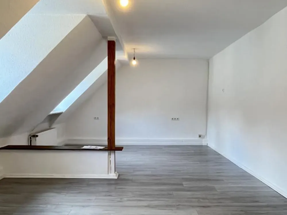 *** Großzügig geschnittenes 3-Zimmer-Dachgeschoß-Apartment - hell und freundlich ***